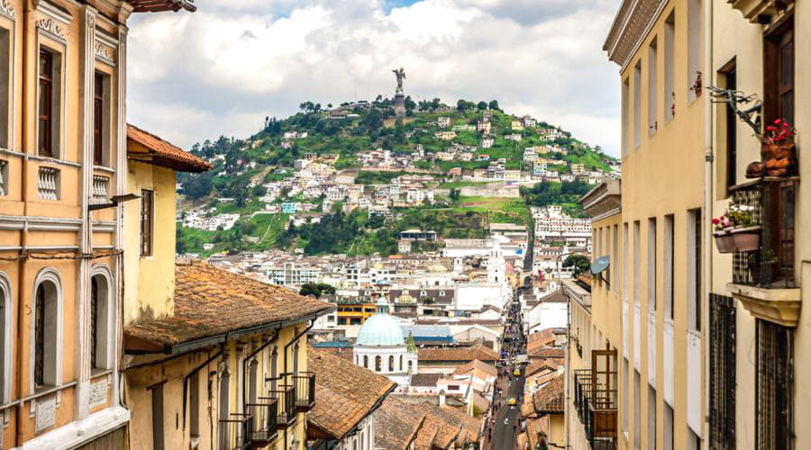 Onze autoverhuurservices bieden een gevarieerde selectie van voertuigen in Quito.